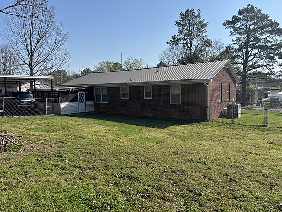 5th image of 658 Jackson Ave