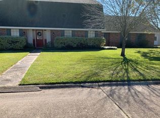 28 Poinsetta Rd, Sulphur, LA 70663