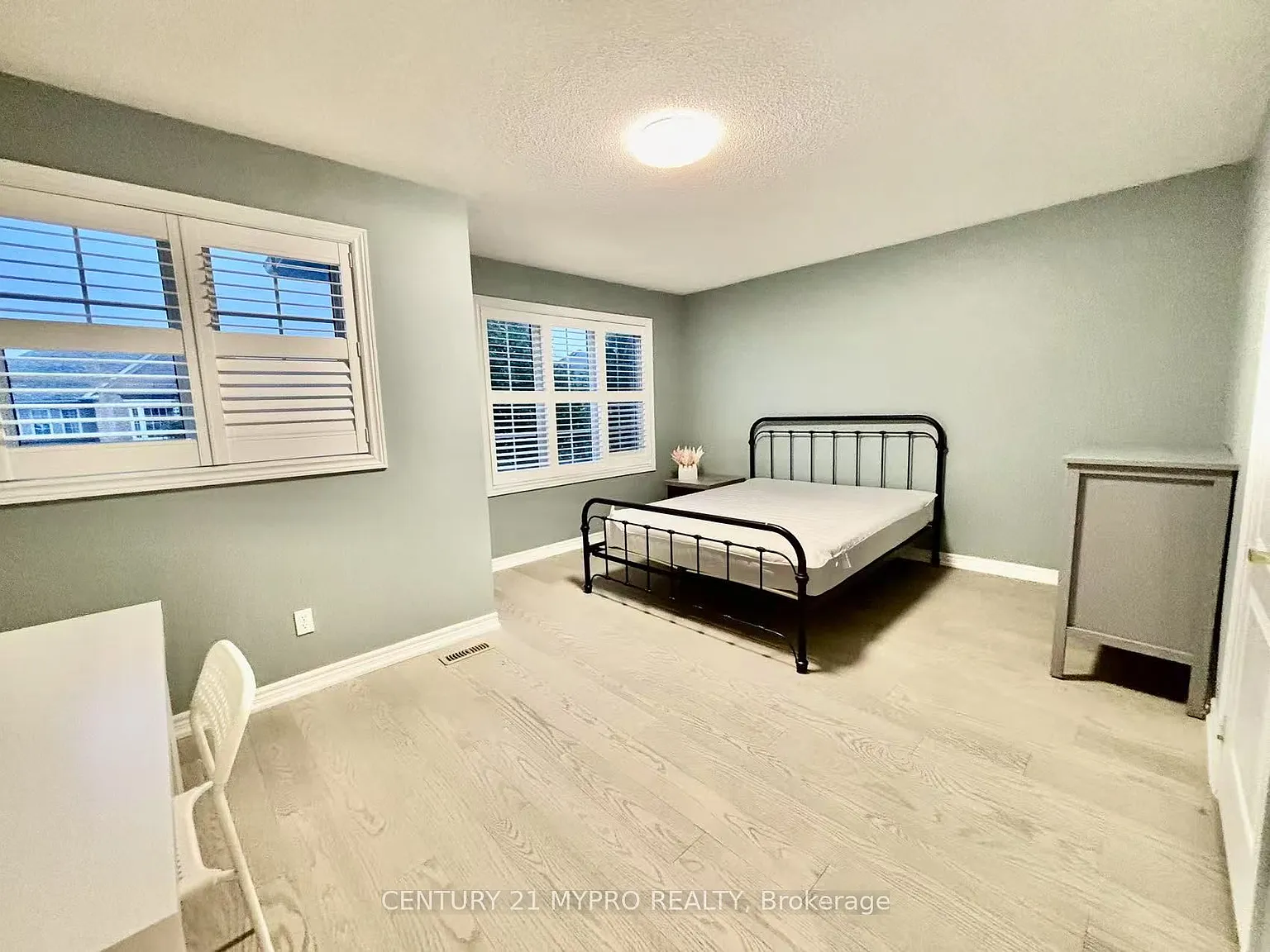 4 bed, $900 — Photo 3