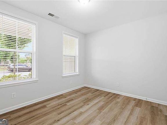 3rd image of 158 Harlow Cir