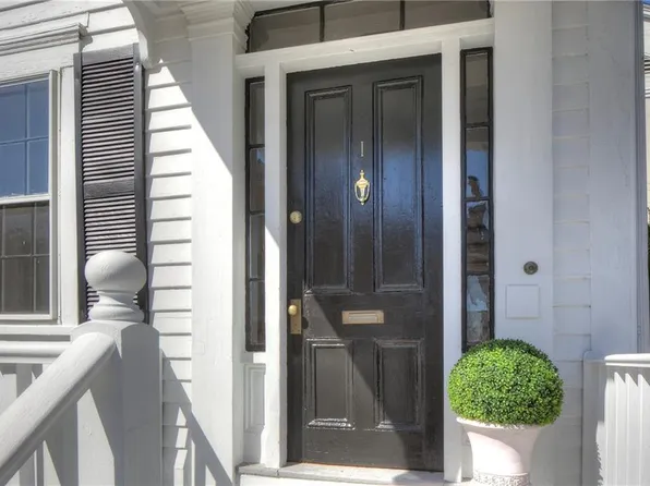 1 Charlesfield Ct, Providence, RI 02906