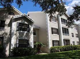 2803 N Oakland Forest Dr, Fort Lauderdale, FL