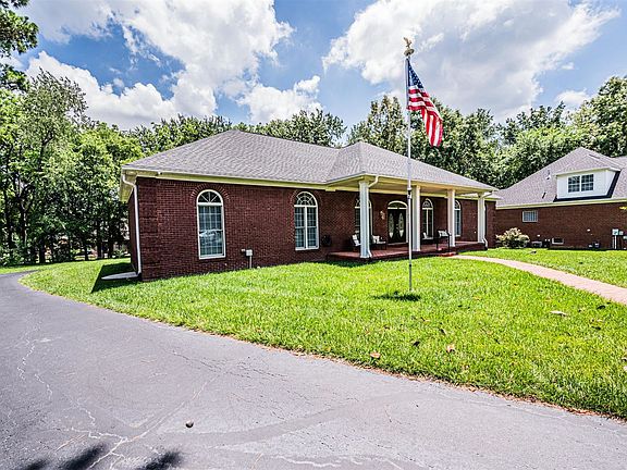 3rd image of 114 Pine Creek Ct