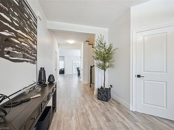 5th image of 164 Woodberry Cres