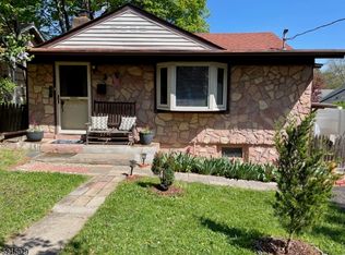 2 Oswego Ave, Lake Hiawatha, NJ