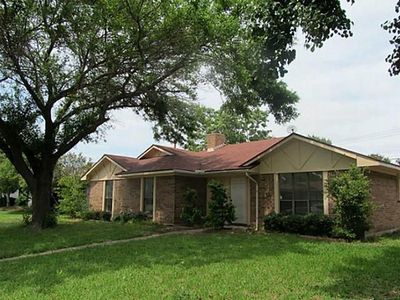 2721 Green Oaks Dr, Garland, TX, 75040