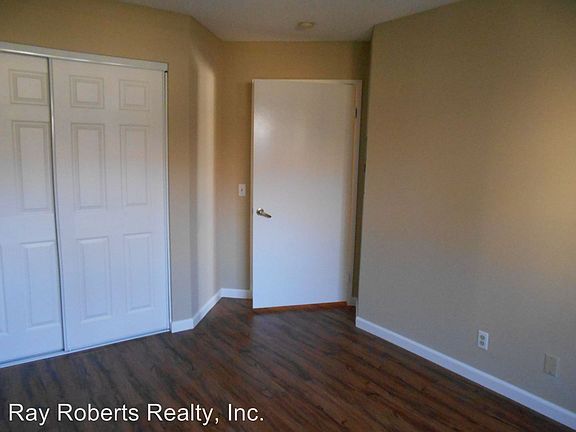 5th image of 4522 N Lakewood Blvd APT 101