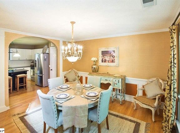5th image of 211 Northcliff Way