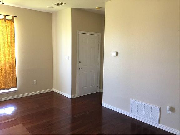 3rd image of 309 Texas Dr