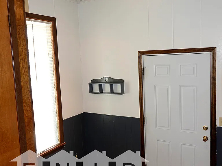 1006 E Park St — Photo 2
