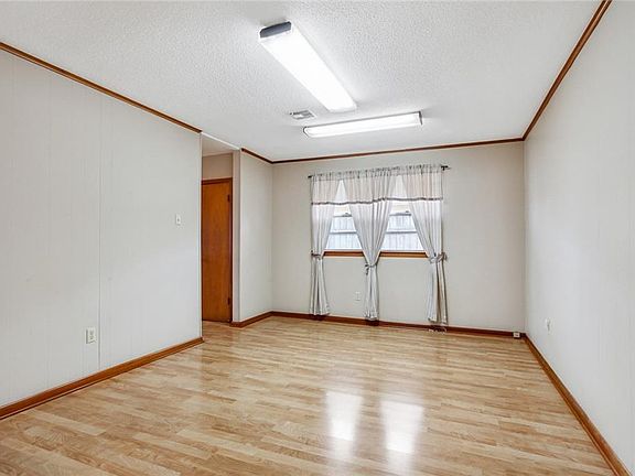 4th image of 1009 Marvin Ct