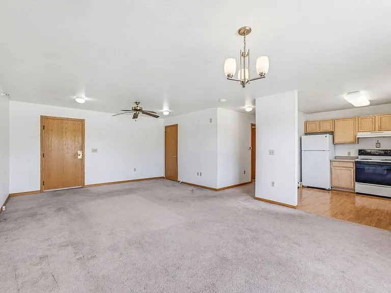 1425 Ellis Ave — Photo 4