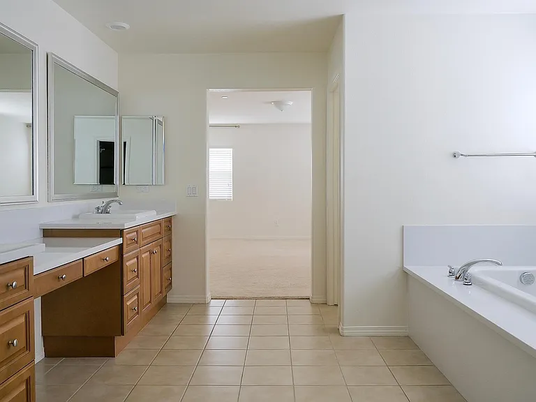 14810 Shelburne Ct — Photo 25