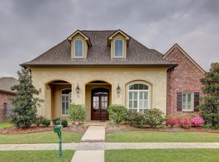 207 Gleneagles Cir, Broussard, LA 70518