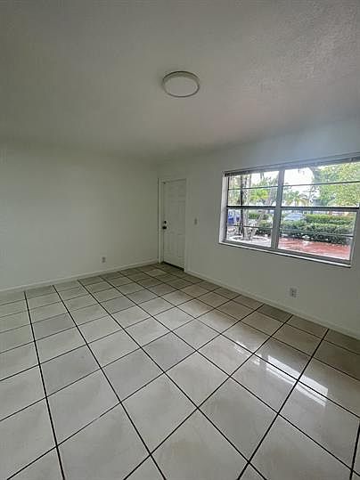 1st image of 2500 NW 9th Ave #105