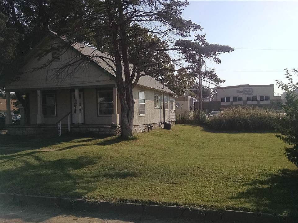 1st image of 1008 S 1st St