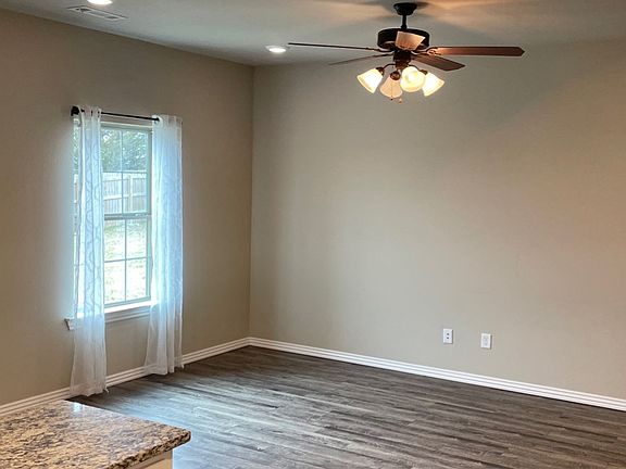 4th image of 841 Baker St NW #1