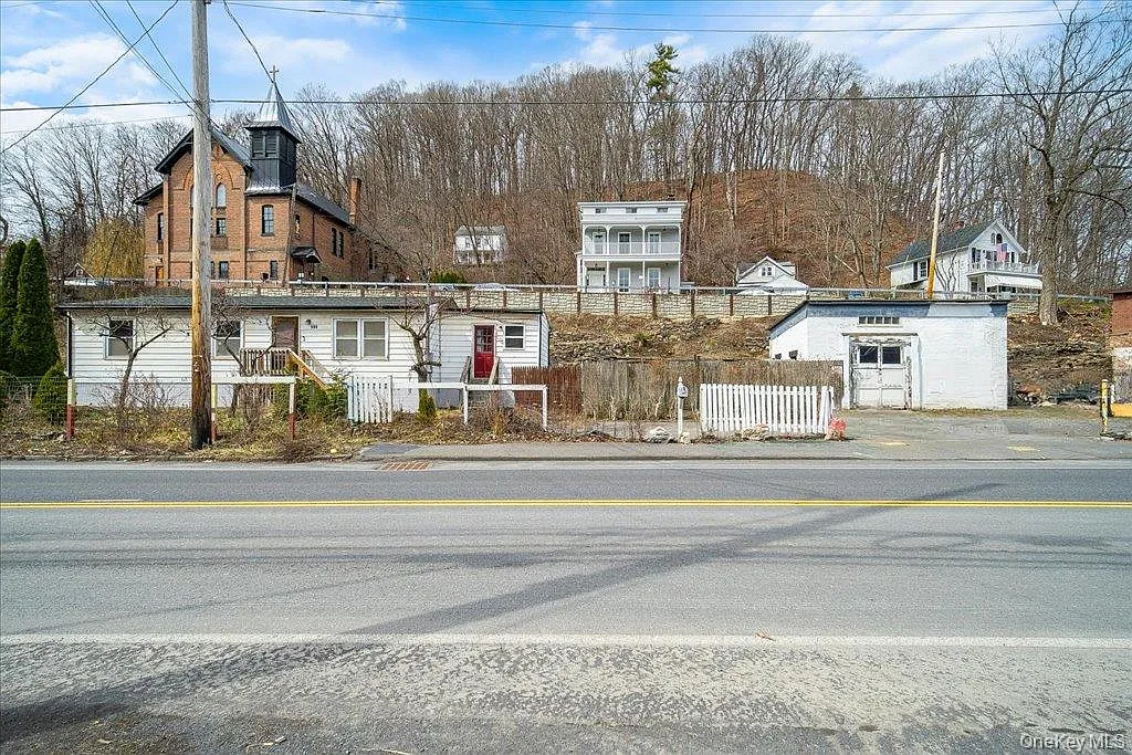 599 Abeel Street photo 1
