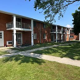 1st image of 1810 Queenswood Dr APT P