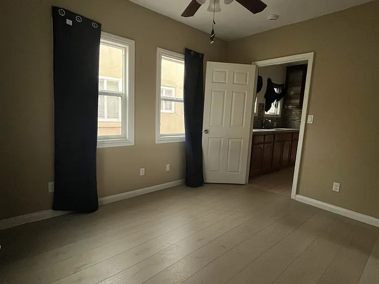 5219 Denker Ave #5219 — Photo 4