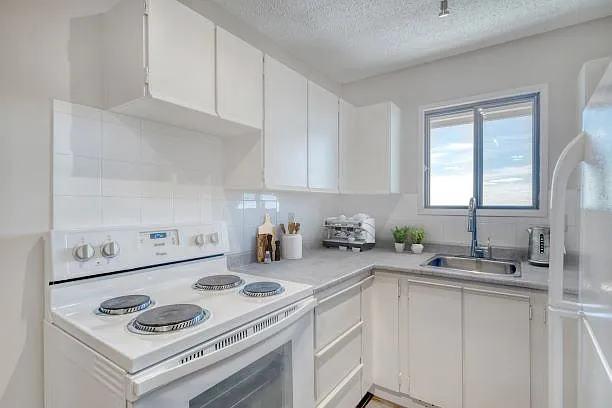 71 Glamis Dr SW — Photo 8