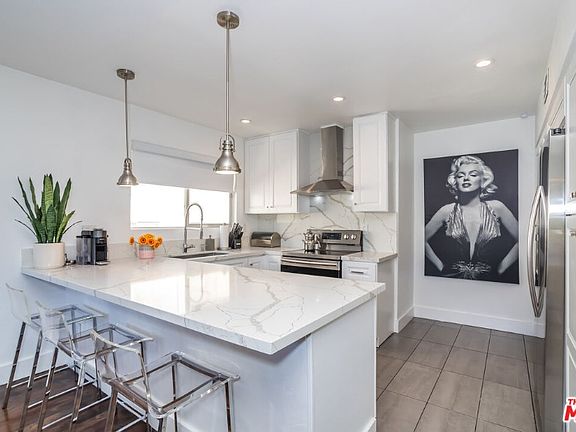 3rd image of 1539 N Laurel Ave APT 305