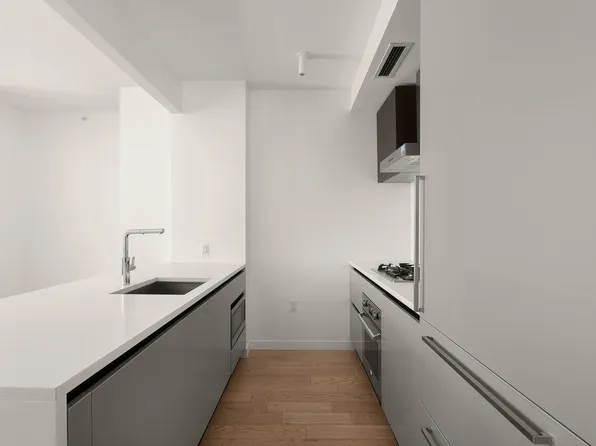545 West 48th Street image 3 of 7