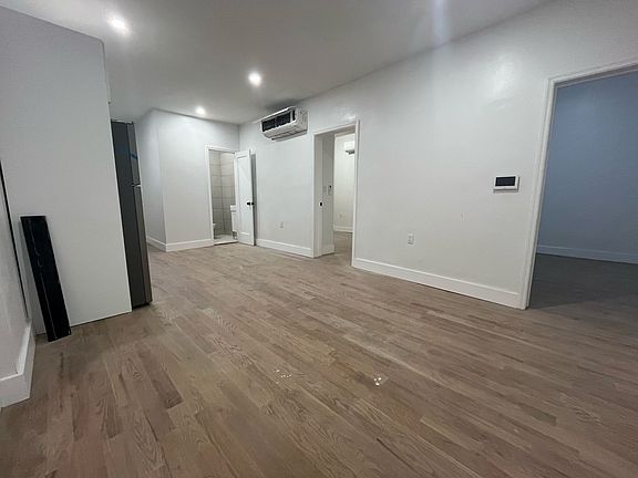 4th image of 127 Montrose Ave #1