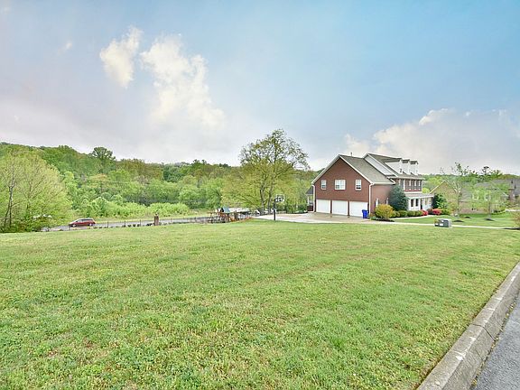 3rd image of 1680 Botsford Dr