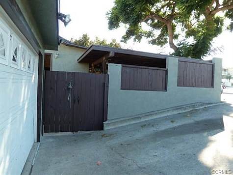 back gate to front house