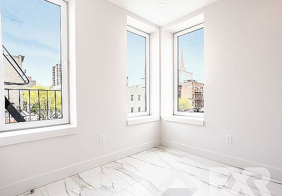 4th image of 130 Graham Ave #2B