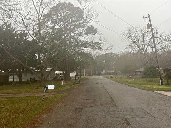 4th image of 806 Texaco St