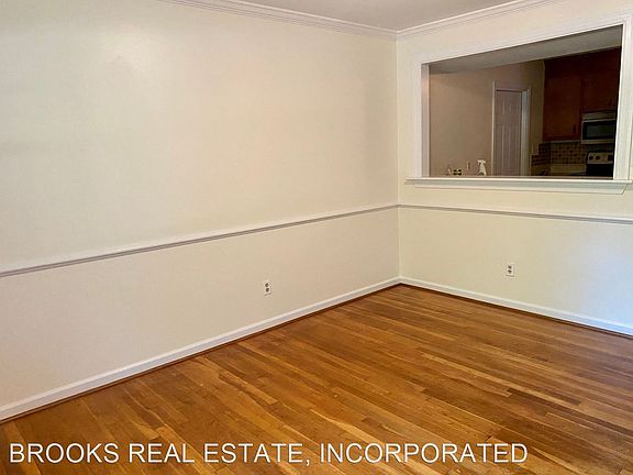 3rd image of 137 Patrick Henry Dr