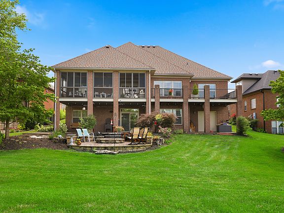 5th image of 128 Kingston Dr