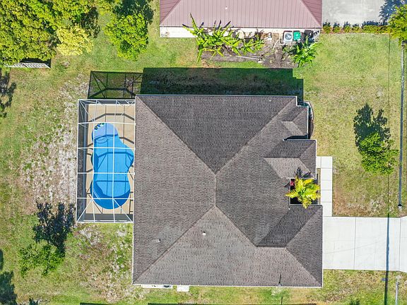 3rd image of 1062 SW Romaine Lane