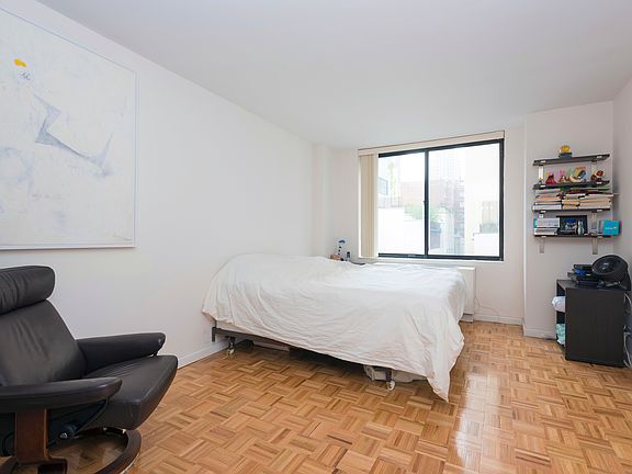 4th image of 303 Greenwich St #8AB