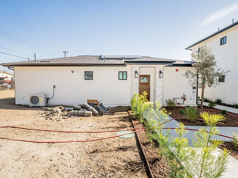 11186 Vernon Ave #B — Photo 3