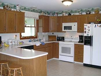 4th image of 9770 Shelley Rd