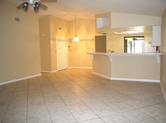 FAM.RM INTO KITCHEN