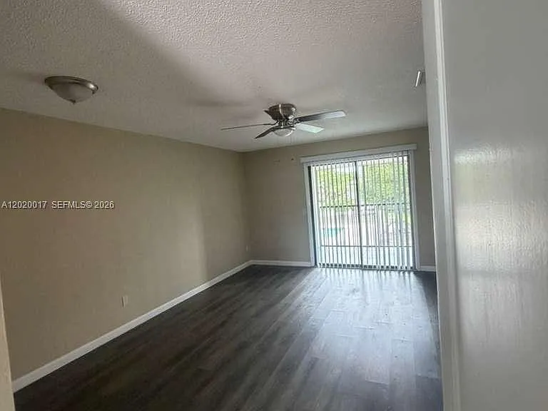 617 Ixoria Ave #18 — Photo 6