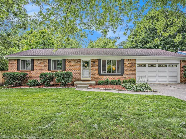 21661 Rockwell St, Farmington Hills, MI 48336