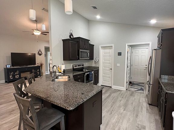 4th image of 3129 Pinewood Cir