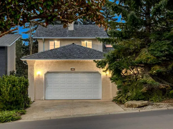 660 NW Coach Grove Rd SW, Calgary, AB T3H 1C6
