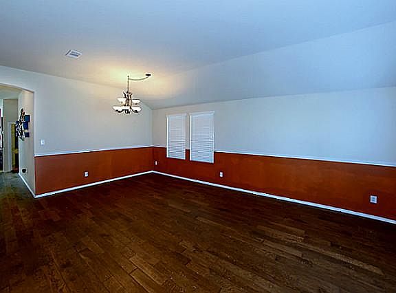 3rd image of 981 Glenbrook Ct