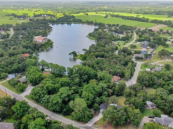 2nd image of 10700 Lakefront Dr