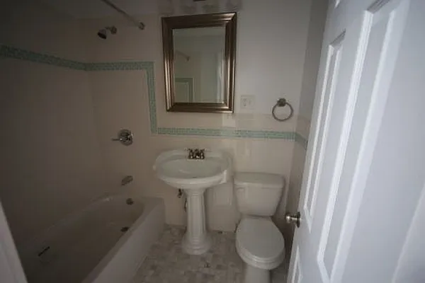 Rented by Metropolitan Realty | media 1