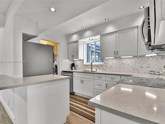 4th image of 2111 SW 36th Ave #2111