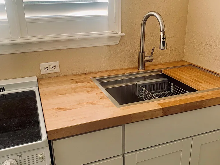 Lakewest Dr — Photo 3