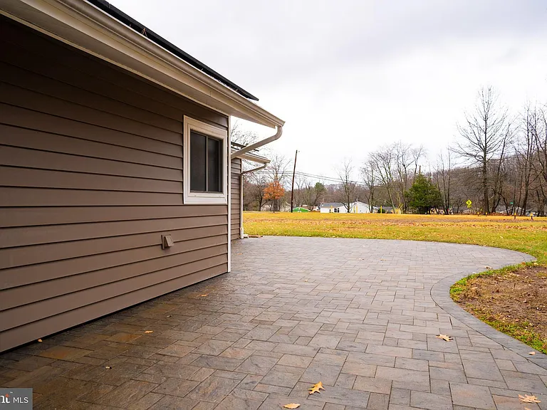 127 Kendall Rd — Photo 33