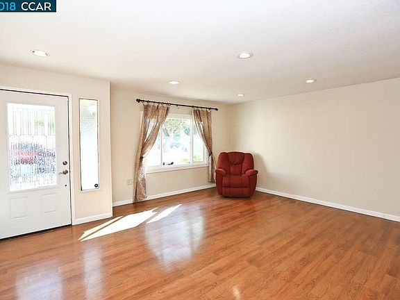 3rd image of 18 Salisbury Dr